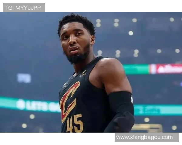 多诺万米切尔引领球队崛起展现超凡篮球才华与领导力 多诺万米切尔引领球队崛起展现超凡篮球才华与领导力